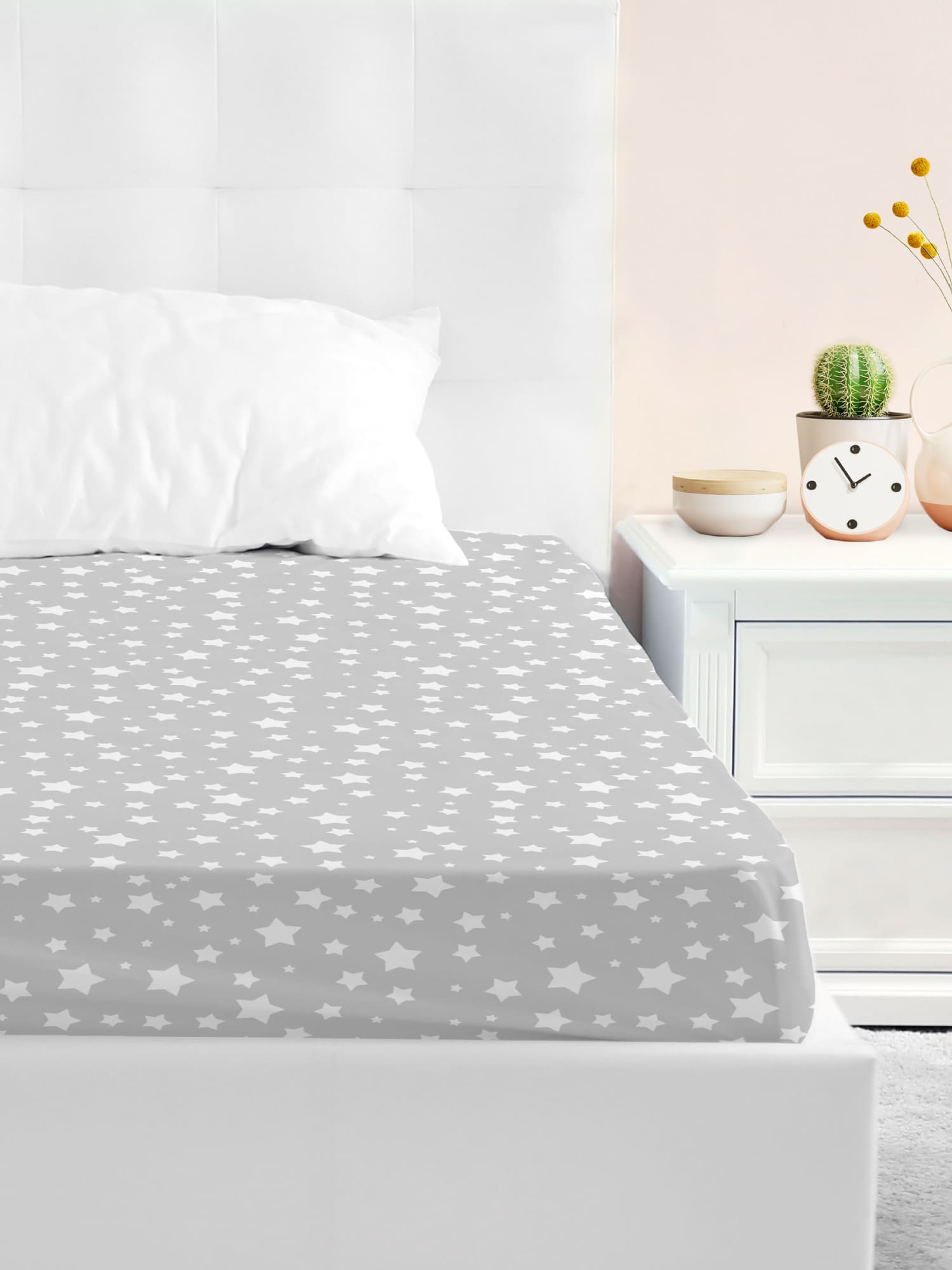 Простыня Juno White stars in grey 0