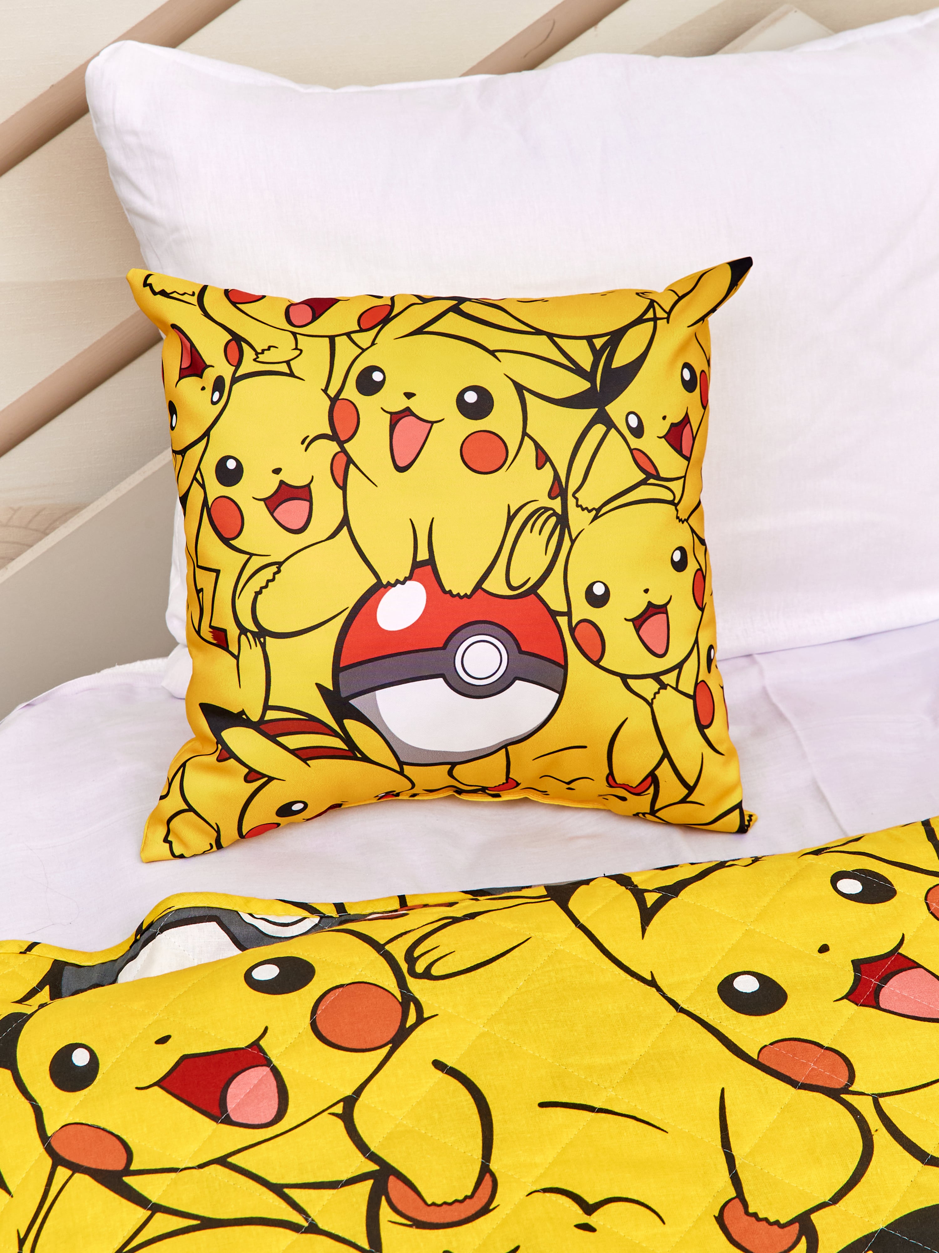 Подушка декоративная Juno Пикачу 5